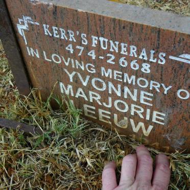 LEEUW Yvonne Marjorie -1941