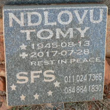 NDLOVU Tomy 1945-2017