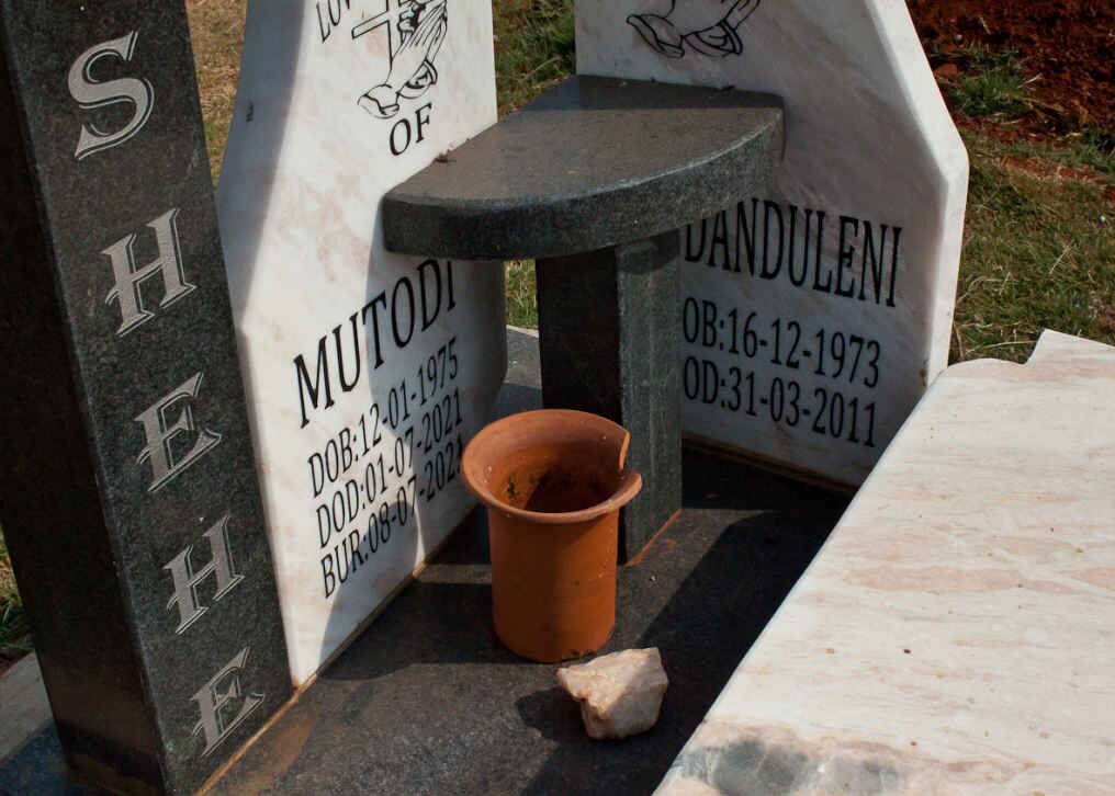 NESHEHE Mutodi 1975-2021 &amp; Danduleni 1973-2011