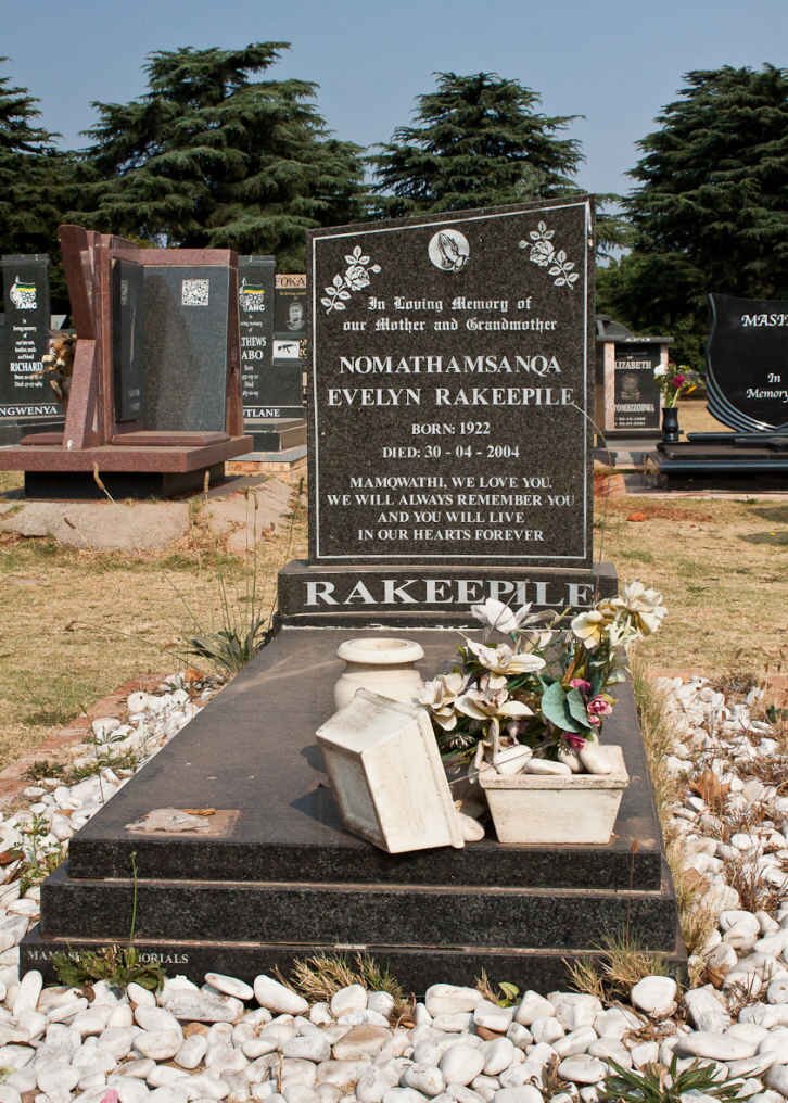 RAKEEPILE Nomathamsanqa Evelyn 1922-2004