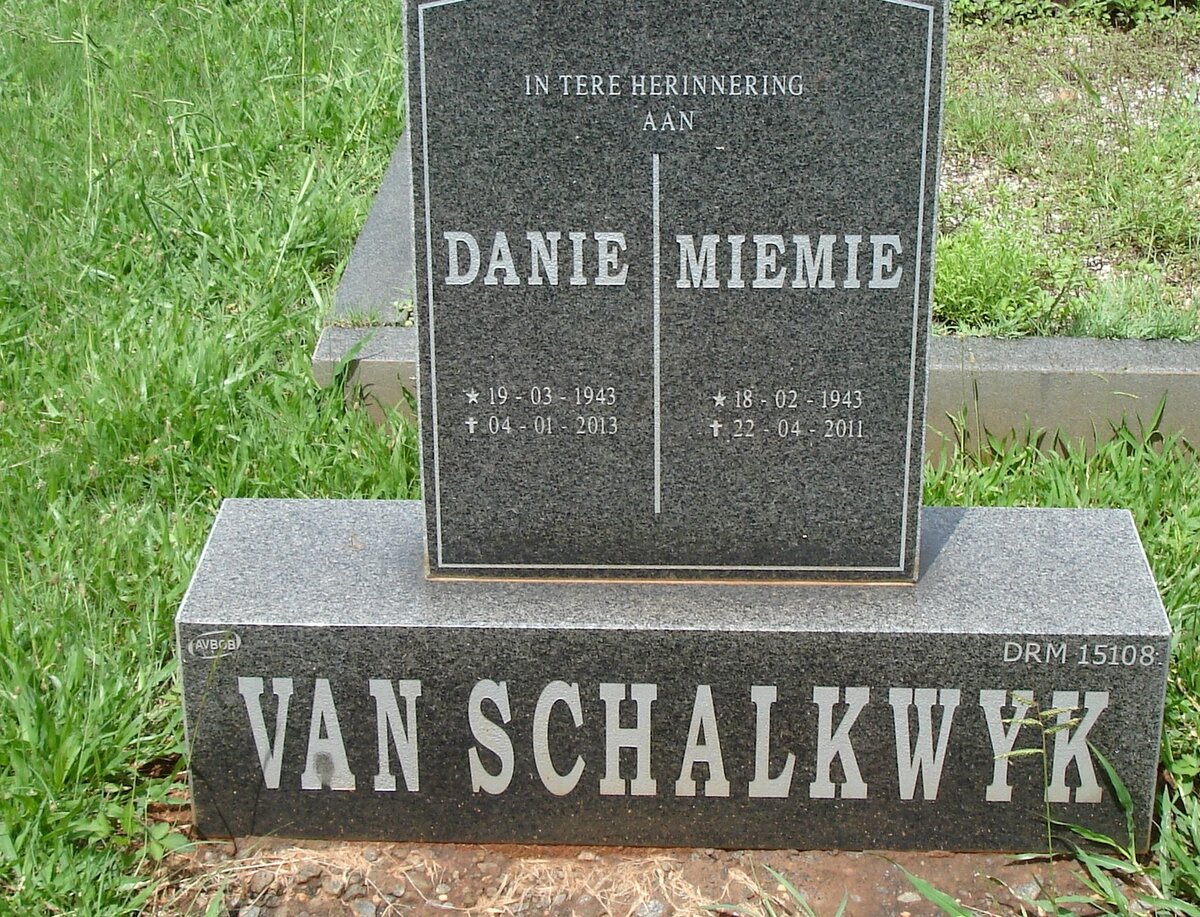 SCHALKWYK Danie, van 1943-2013 &amp; Miemie 1943-2011