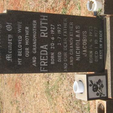 STRAATEN Nicholaas Jacobus, van 1923-1977 &amp; Freda Ruth 1927-1975