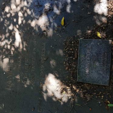 SWANEPOEL Daniel Johannes 1909-? &amp; Lydia 1912-2005