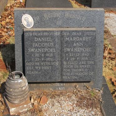 SWANEPOEL Daniel Jacobus 1935-1972 :: SWANEPOEL Margaret Ann 1940-1959