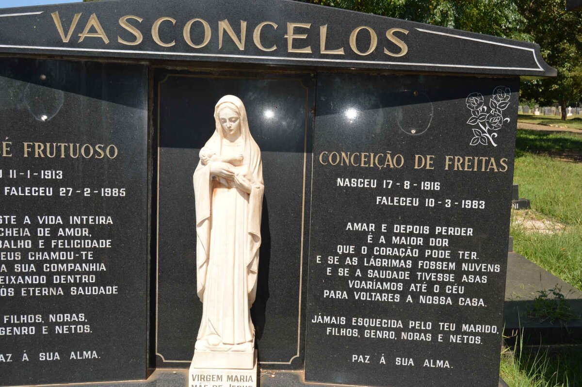 VASCONCELOS Jose Frutuoso 1913-1985 &amp; Conceicao De Freitas 1916-1983 :: DE VASCONCELOS Benjamin 1941-1998