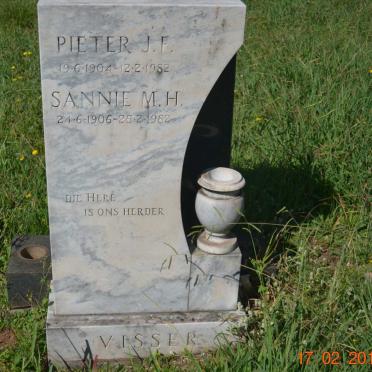 VISSER Pieter J.F. 1904-1982 &amp; Sannie M.H. 1906-1982