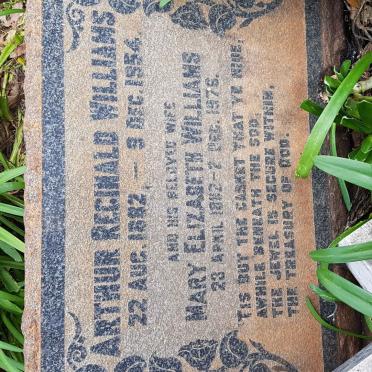 WILLIAMS Arthur Reginald 1882-1954 &amp; Mary Elizabeth 1882-1976