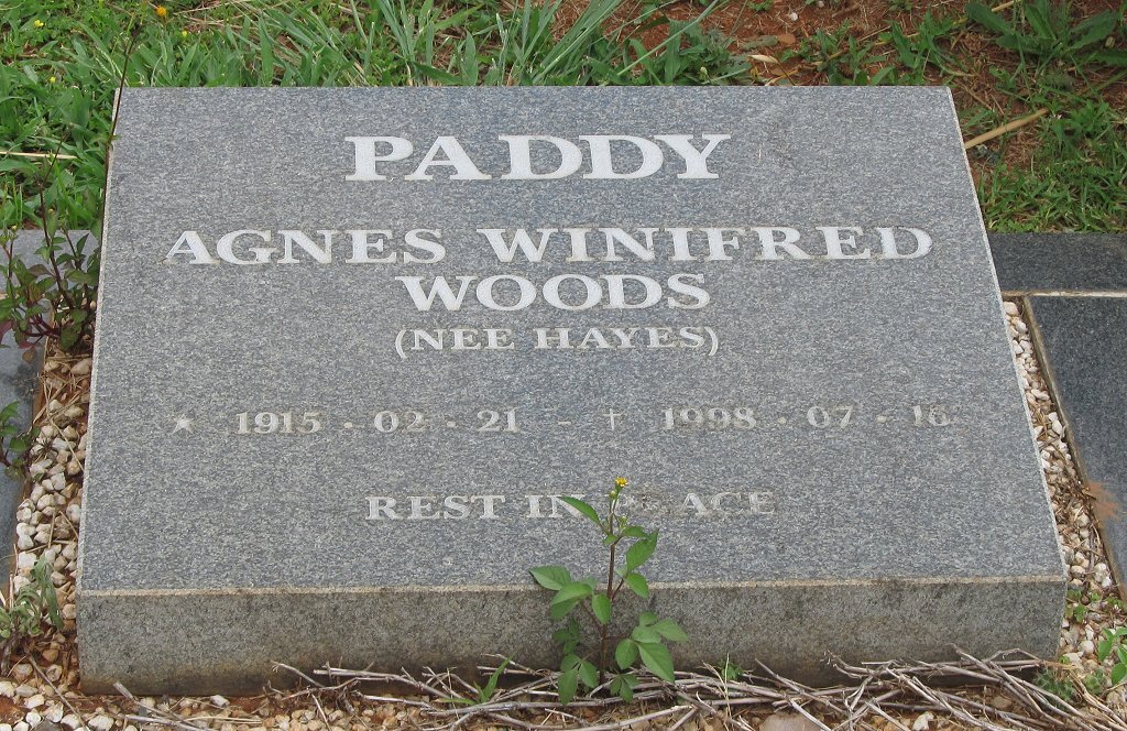 WOODS Agnes Winifred nee HAYES 1915-1998