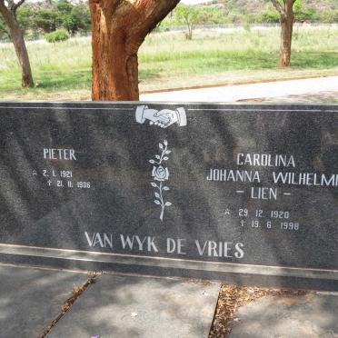 WYK Pieter, van 1921-1986 &amp; Carolina Johanna Wilhelmina DE VRIES 1920-1998