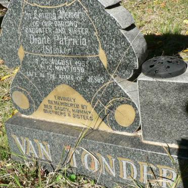 TONDER Diane Patricia, van 1955-1959