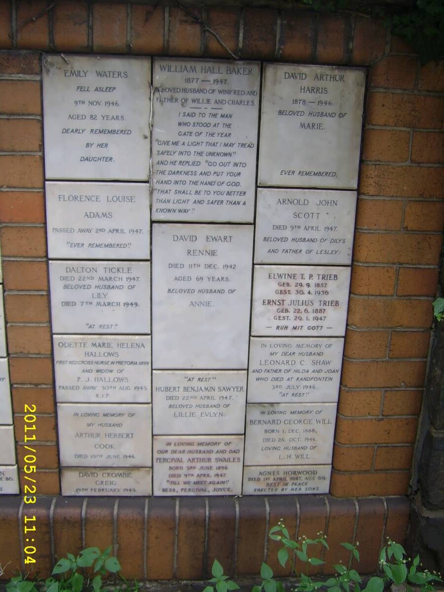 043 Memorial wall