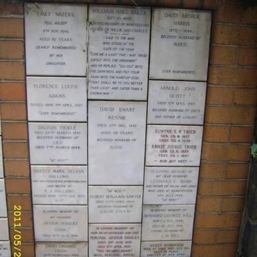 043 Memorial wall
