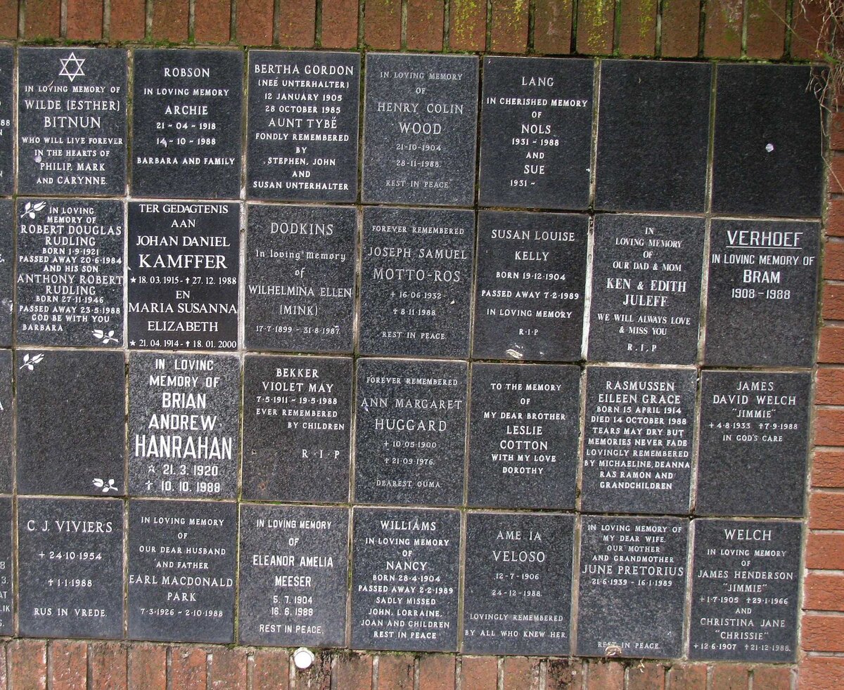 098 Memorial wall 
