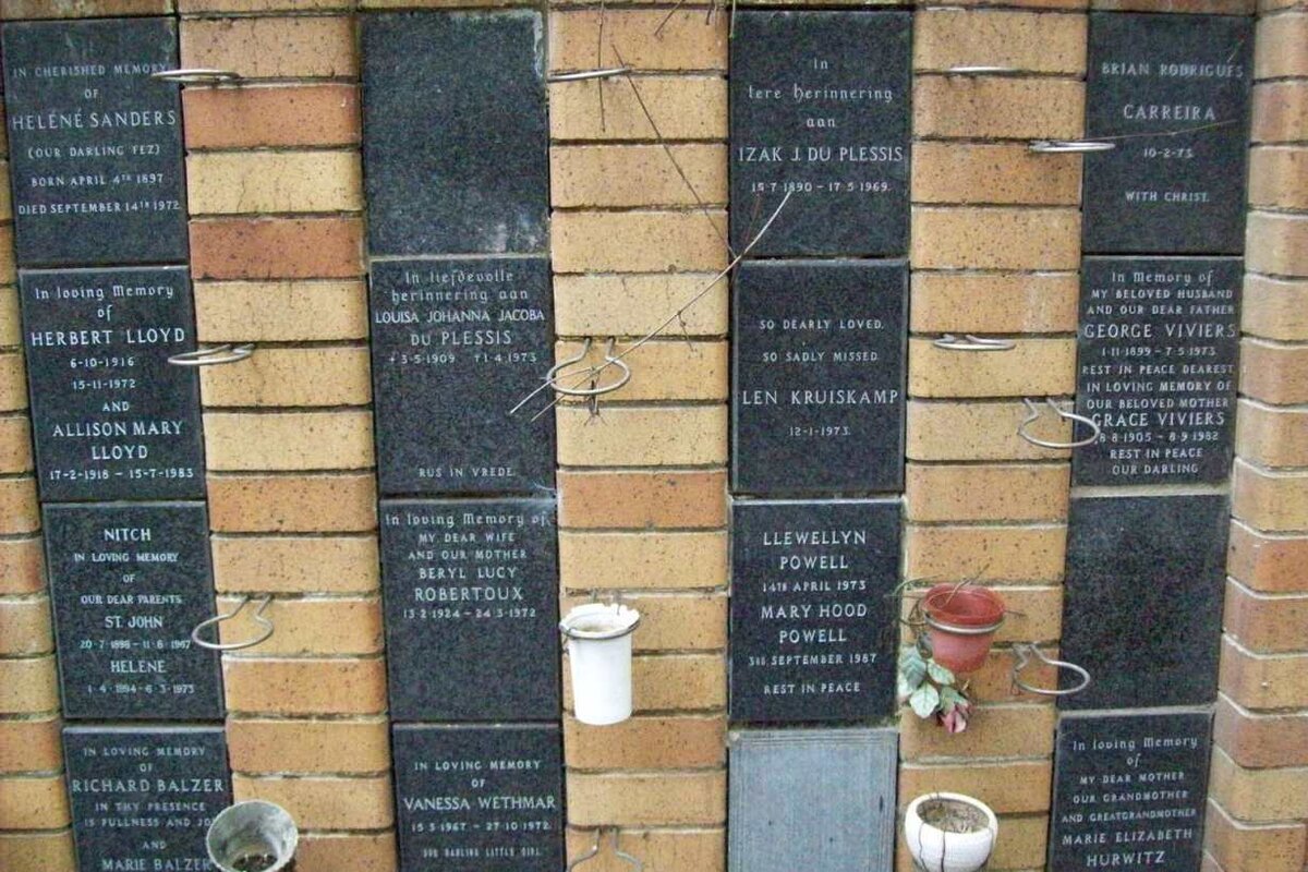 143 Memorial wall 