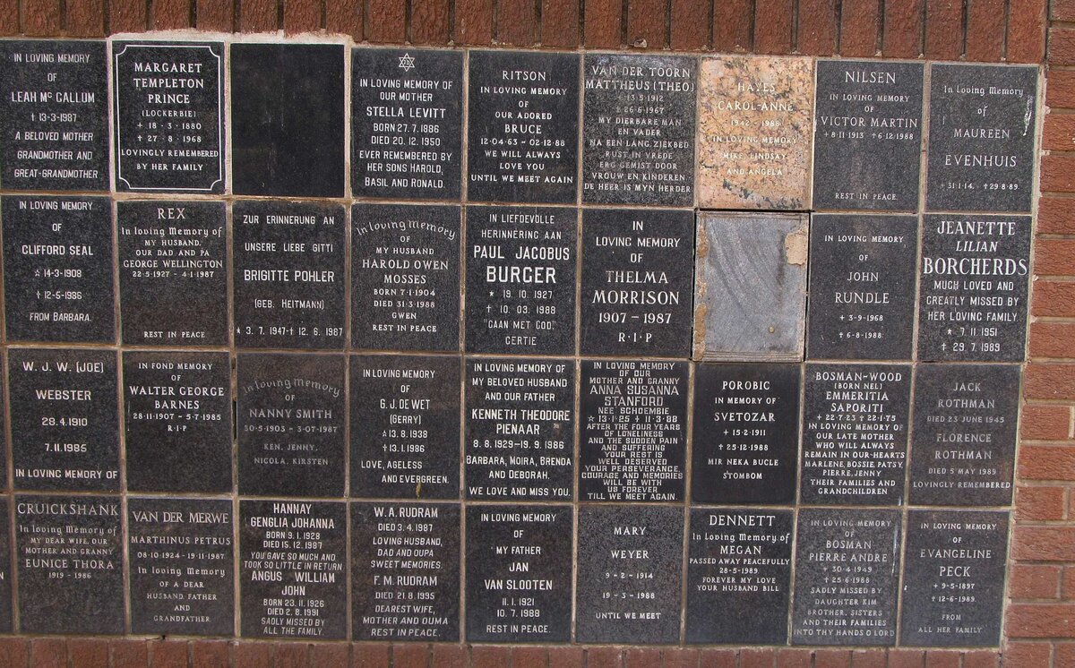 092 Memorial wall 