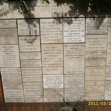 054 Memorial wall