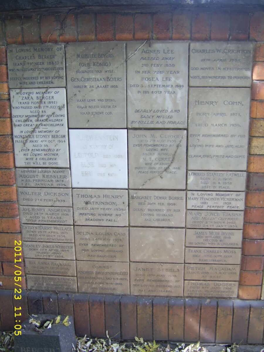 047 Memorial wall