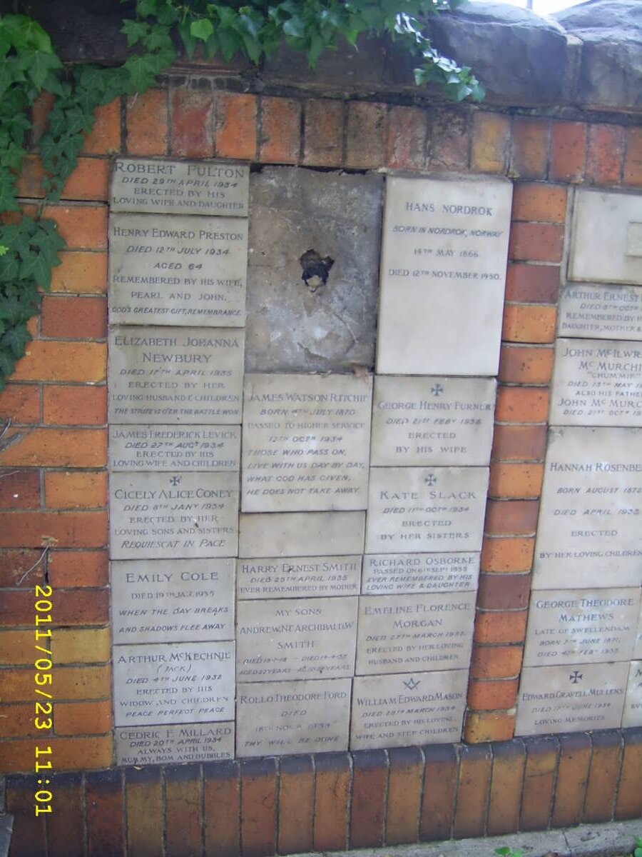 029 Memorial wall