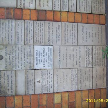 031 Memorial wall