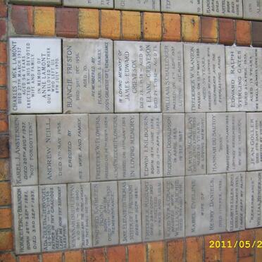 044 Memorial wall