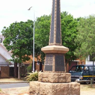 Gauteng, JOHANNESBURG, Brixton, Kingston Frost Park, War Memorial
