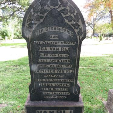 RIJ Ida, van nee VAN LOON 1844-1925 :: VAN RIJ Pieter 1872-1925