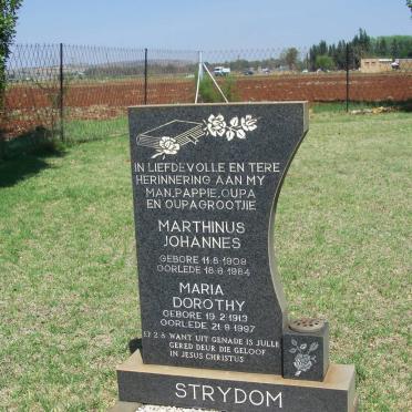 STRYDOM Marthinus Johannes 1909-1984 &amp; Maria Dorothy 1913-1997