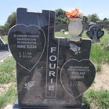 FOURIE Nicolaas Jacobus 1949-2014 & Annie Suzan 1959-2013