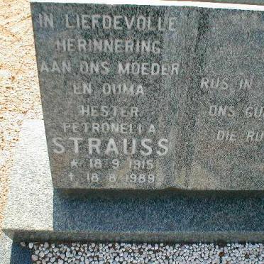 STRAUSS Hester Petronella 1915-1989