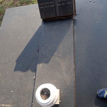 GROVE Johannes P.W. 1908-1969 &amp; Johanna M. 1913-1997