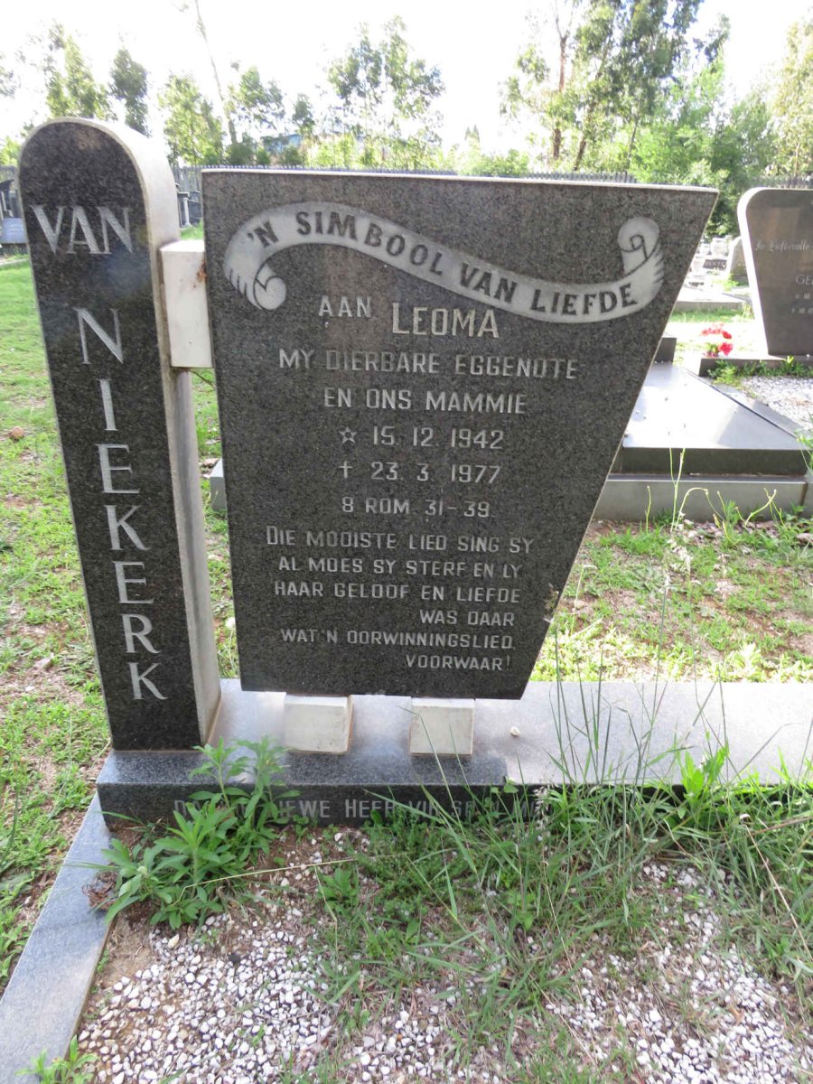 NIEKERK Tom, van 1942-1992 &amp; Leoma 1942-1977 _2