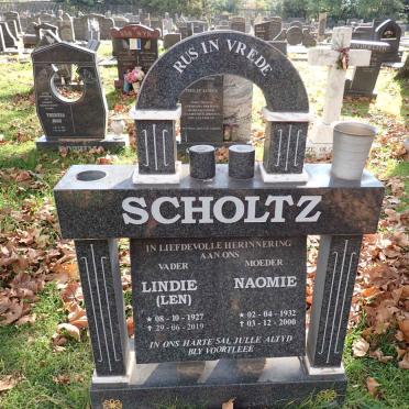 SCHOLTZ Lindie 1927-2019 &amp; Naomie 1932-2000
