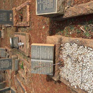 MERWE Jan L., v.d. 18??-1945 &amp; Sara Johanna P. 1904-1964