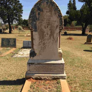 ROBERTSON ?essie Wyn??