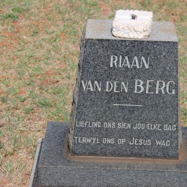 BERG Riaan, van den