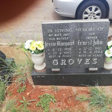GROVES Ernst John 1910-1994 &amp; Jessie Margaret SPARKS 1918-1992