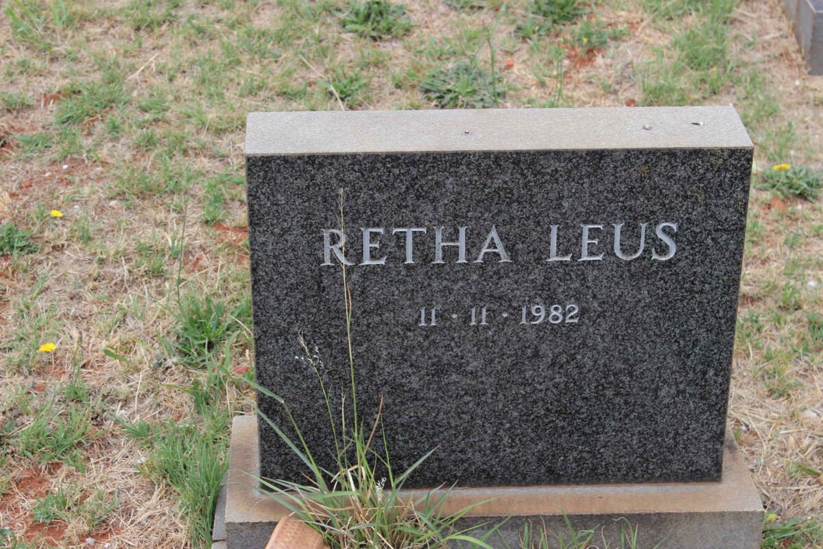 LEUS Retha 1982