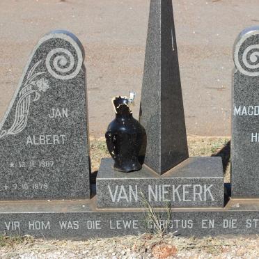 NIEKERK Jan Albert, van 1907-1979 &amp; Magdelena Hendrina 1911-1986
