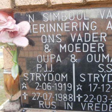 STRYDOM P.J.J. 1919-1988 &amp; S.S. 1925-2000