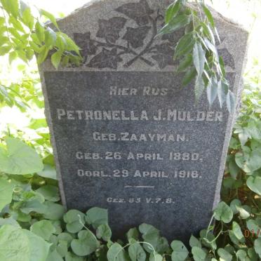 Gauteng, KRUGERSDORP district, Muldersdrif, Rietvlei 180, farm cemetery