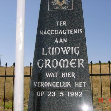 Gauteng, KRUGERSDORP district, Hekpoort, Hekpoort 504, farm cemetery_3
