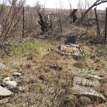 Gauteng, KRUGERSDORP district, Magaliesburg, Steenkoppie 153, farm cemetery_4