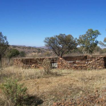 Gauteng, KRUGERSDORP district, Hekpoort, Doornhoek 392, Askari Lodge cemetery