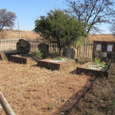 Gauteng, KRUGERSDORP district, Magaliesburg, Rietpoort 395, farm cemetery_1