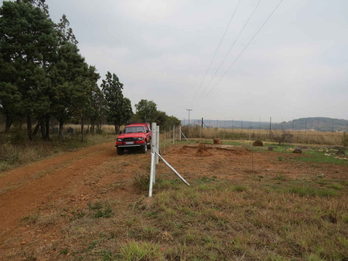 2. Twee begraafplase oorkant mekaar