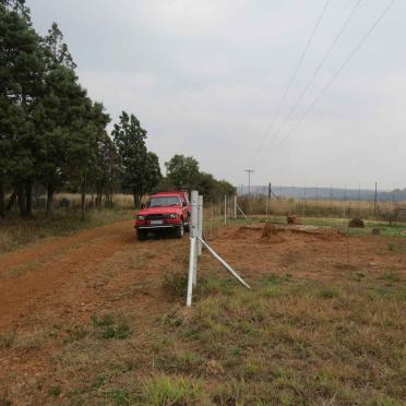 2. Twee begraafplase oorkant mekaar