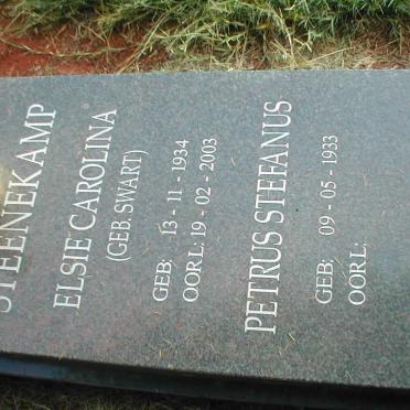 STEENEKAMP Petrus Stefanus 1933- &amp; Elsie Carolina SWART 1934-2003