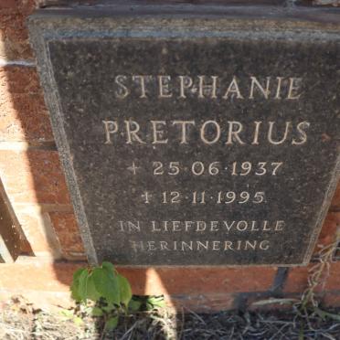 PRETORIUS Stephanie 1937-1995