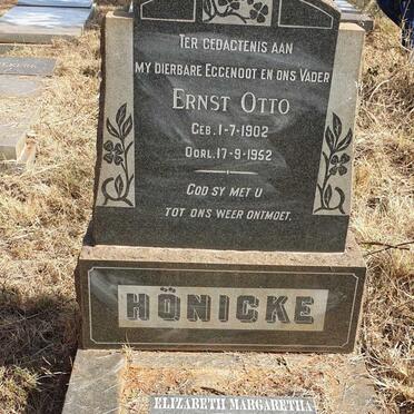 HONICKE Ernst Otto 1902-1952 & Elizabeth Margaretha KINNEAR 1902-1998