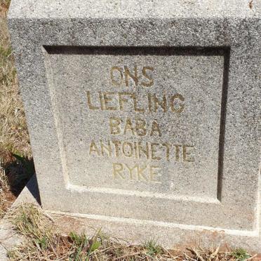 RYKE Antoinette